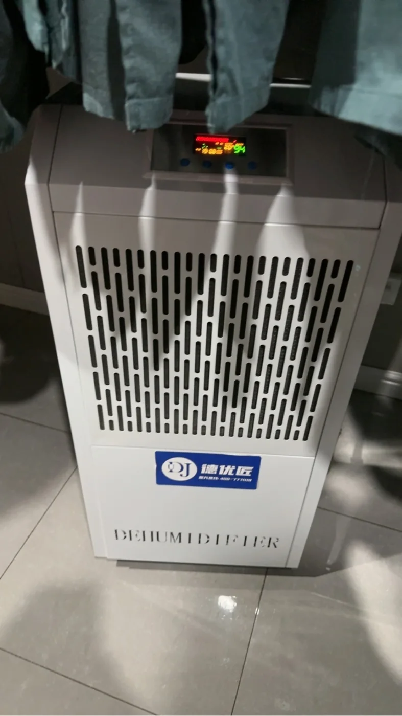 干洗店、洗衣房与晾挂间DY156、DY240 烘干除湿机现场图 2